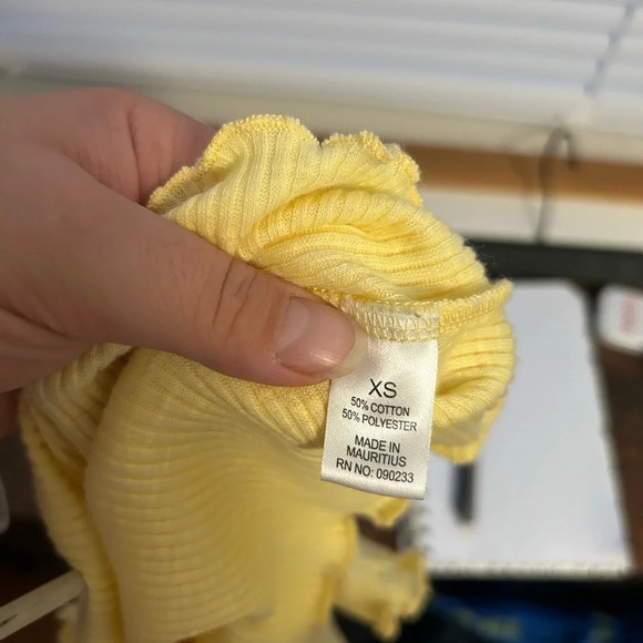 ME TO WE CROPPED LETTUCE HEM TEE - Picture 4 of 4